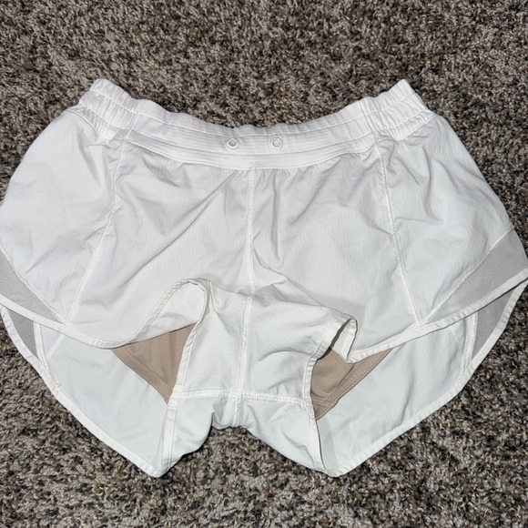 Lululemon hotty hot short size 6 - Picture 3 of 10